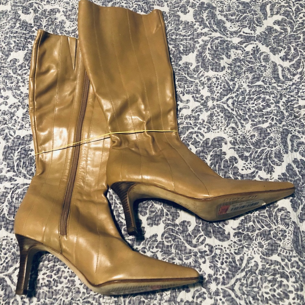 Womens high heeled glove fit Antonio Melani
